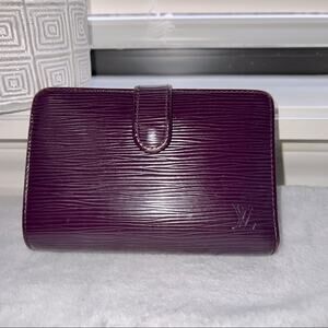 Authentic Louis Vuitton Kiss-lip bifold Wallet color deep violet